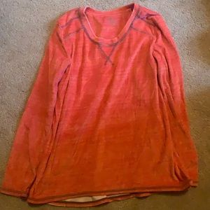 Cute pajama shirt very soft in the brand climateright